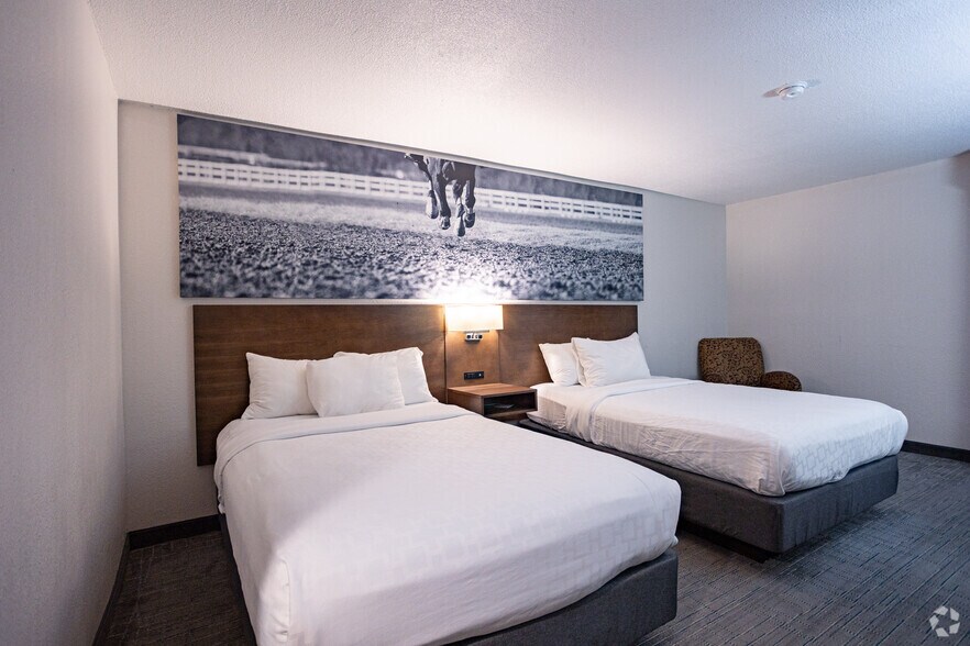 More Photos Of 2910 Fort Campbell Blvd, Hopkinsville Hotel For Sale