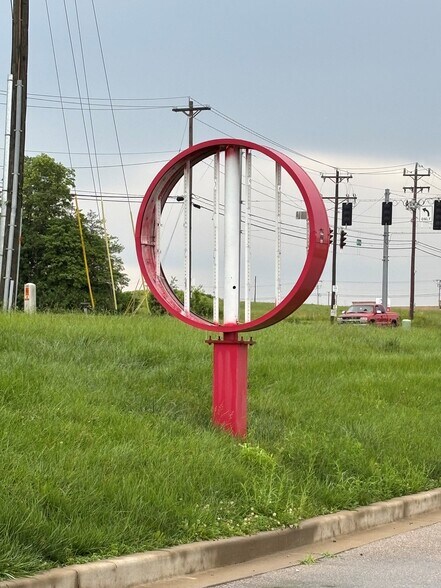 More Photos Of 1315 E Hackberry St, Salem Fast Food For Lease