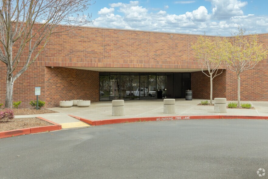More Photos Of 3215 Prospect Park Dr, Rancho Cordova Office For Sale