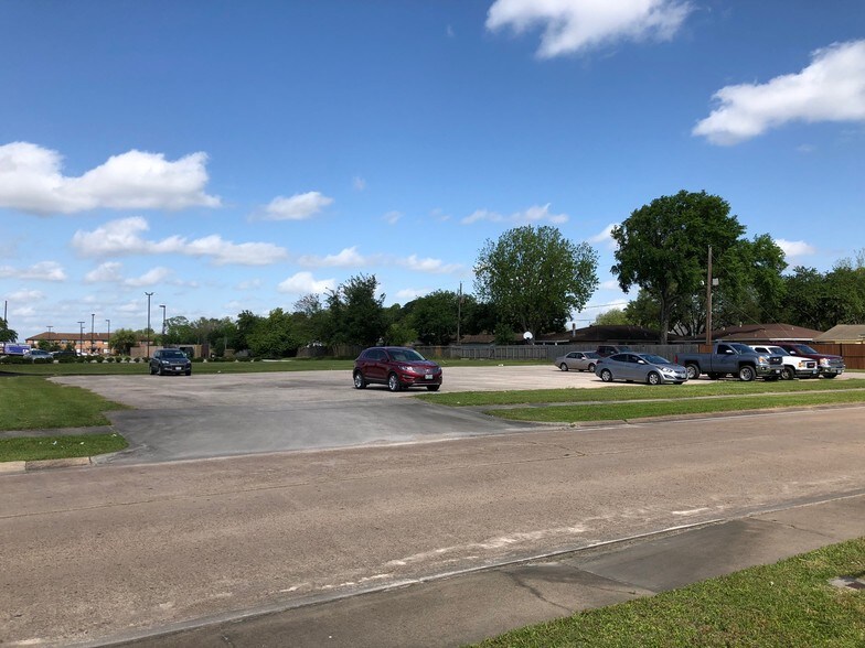 Primary Photo Of 5003 College Park Dr, Deer Park Light Distribution For Lease