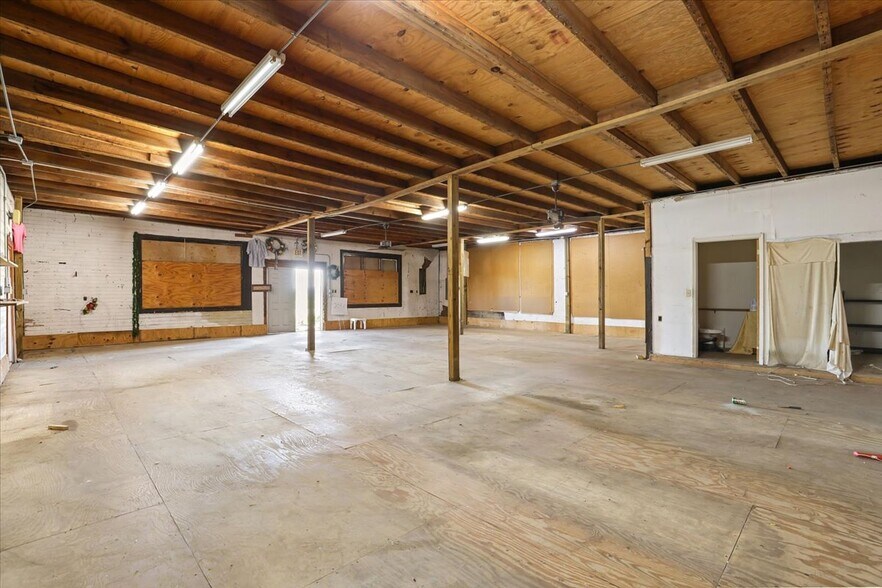 More Photos Of 6640 US Highway 70 W, La Grange Flex For Sale