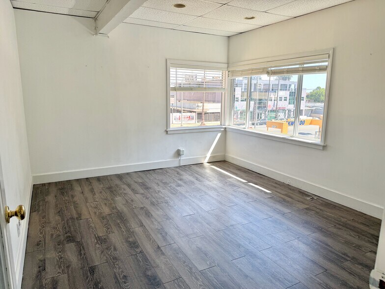 More Photos Of 3201 Santa Monica Blvd, Santa Monica Freestanding For Lease