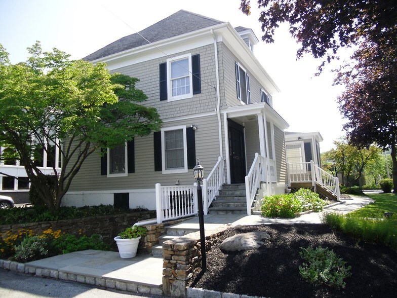 More Photos Of 1952 Commerce St, Yorktown Heights Medical For Sale