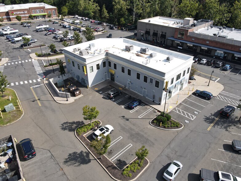 More Photos Of 1825 Farmington Ave, Unionville Office For Lease