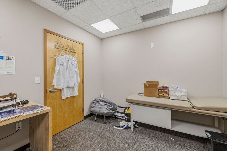 More Photos Of 4519 Military Rd, Niagara Falls Medical For Lease