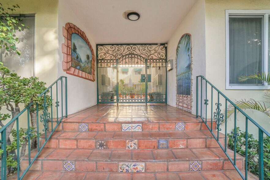 More Photos Of 540 N Orlando Ave, Los Angeles Apartments For Sale