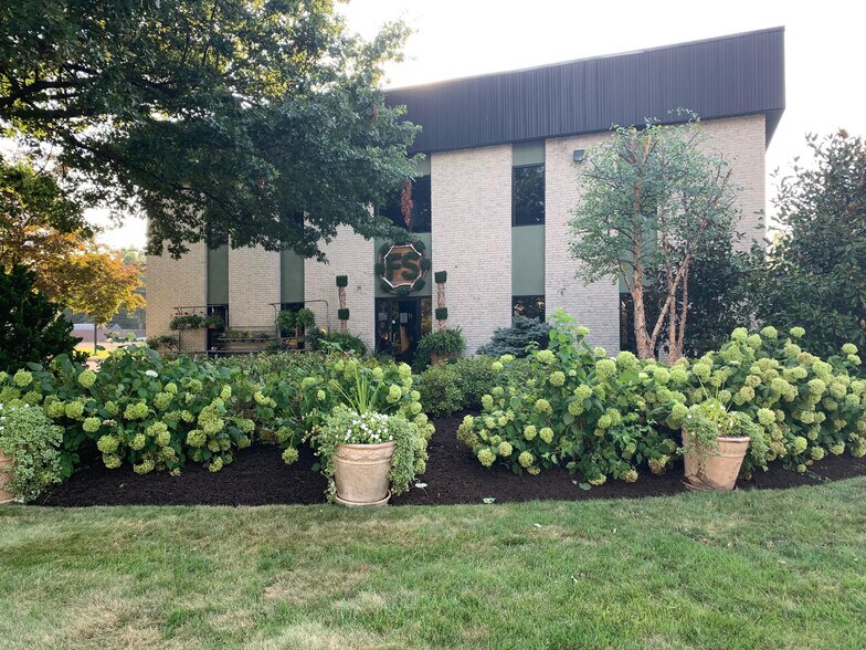 More Photos Of 9 Veronica Ave, Somerset Distribution For Lease