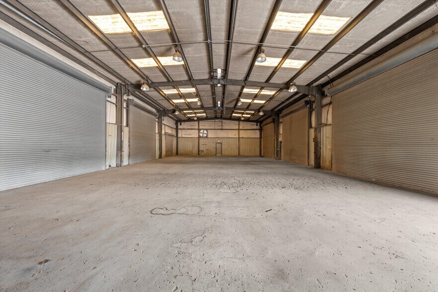 More Photos Of 7324 Steinbeck Dr, Waco Warehouse For Sale