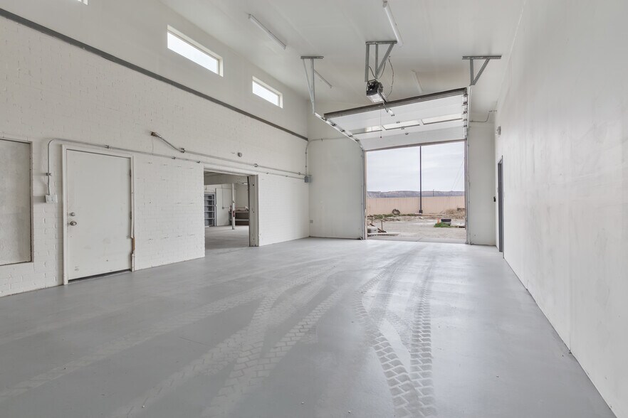 More Photos Of 1111 S 7th St, Grand Junction Flex For Sale