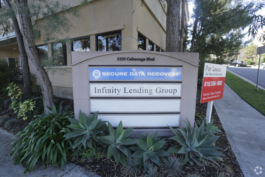 More Photos Of 3255 Cahuenga Blvd W, Los Angeles Office For Sale