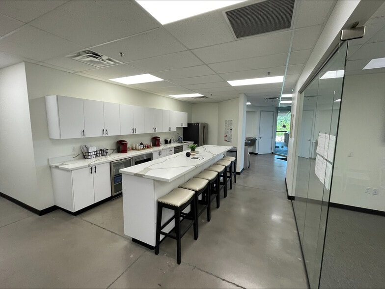 More Photos Of 575 W Chandler Blvd, Chandler Medical For Lease