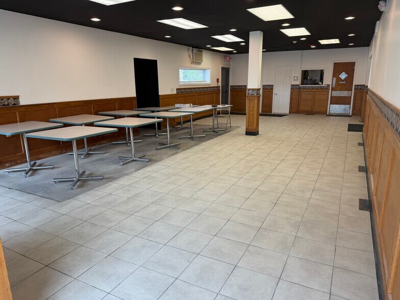 More Photos Of 1332 Lower Broadway, Schenectady Restaurant For Lease