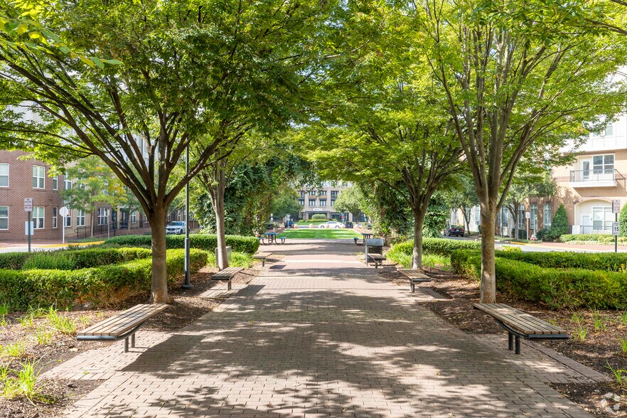 More Photos Of 2323 Dulles Station Blvd, Herndon Apartments For Lease