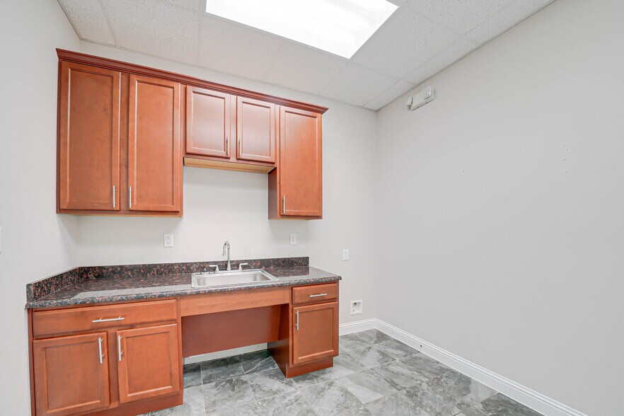 More Photos Of 1402 S Custer Rd, McKinney Office For Lease
