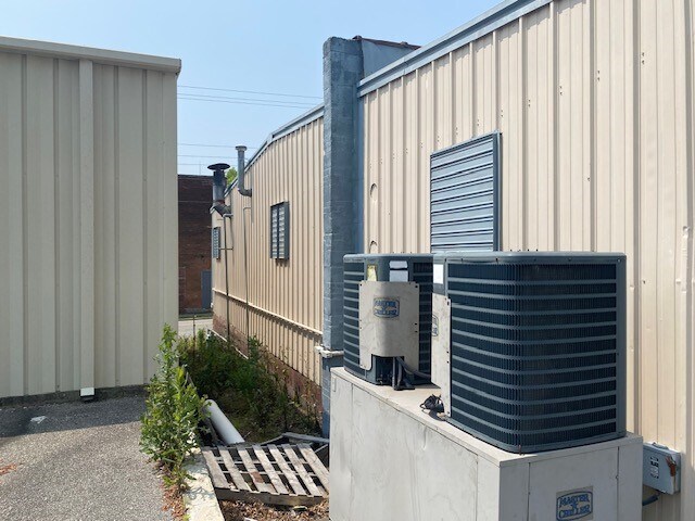 More Photos Of 130 S Lafayette Ave, Brownsville Freestanding For Sale