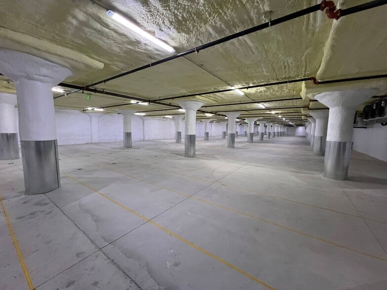 More Photos Of 1937-2035 E Vernon Ave, Vernon Refrigeration Cold Storage For Sale