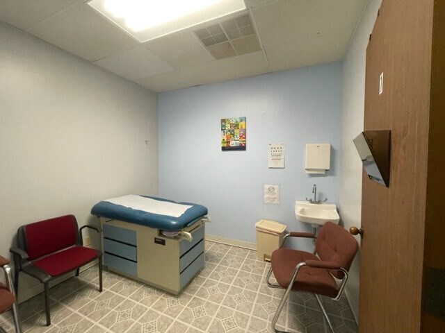 More Photos Of 926 14th St N, Texas City Medical For Sale