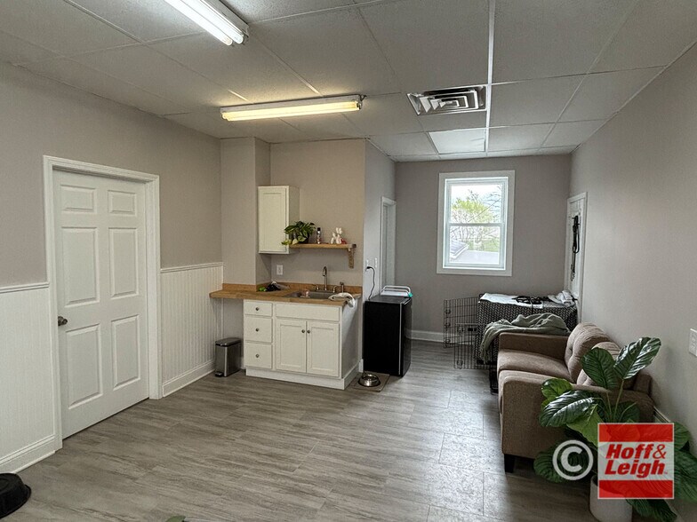 More Photos Of 715 Cottage St, Ashland Storefront For Lease