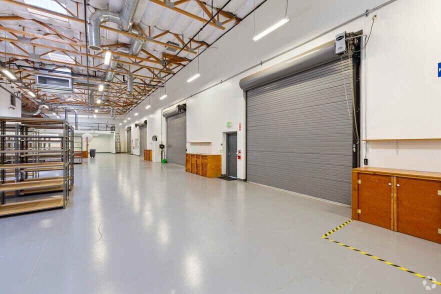 More Photos Of 64 Union Way, Vacaville Light Distribution For Lease