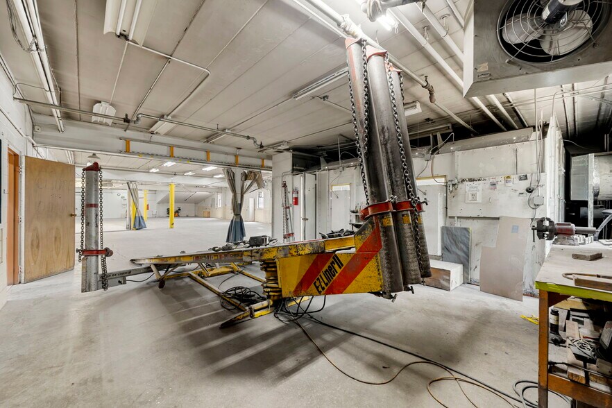 More Photos Of 1765 Busse Hwy, Des Plaines Warehouse For Sale