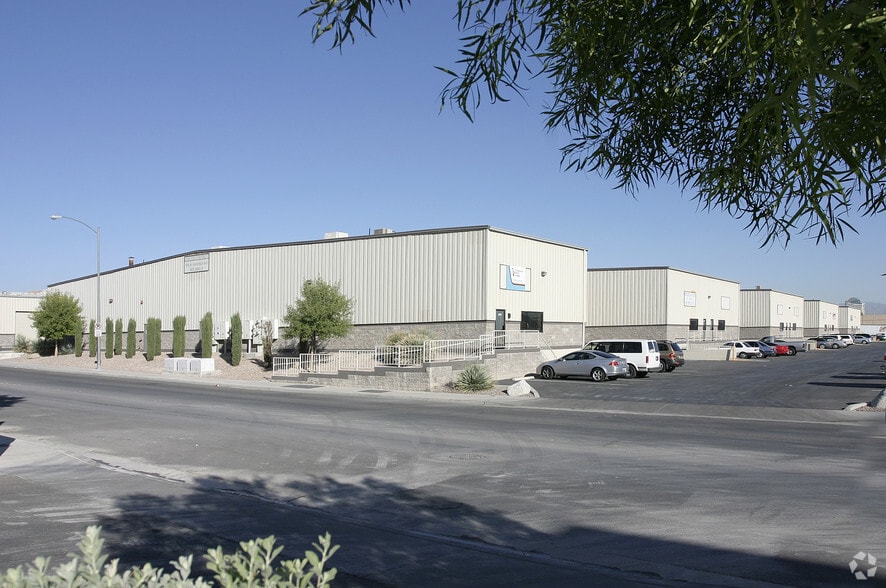 More Photos Of 3915 W Hacienda Ave, Las Vegas Warehouse For Lease