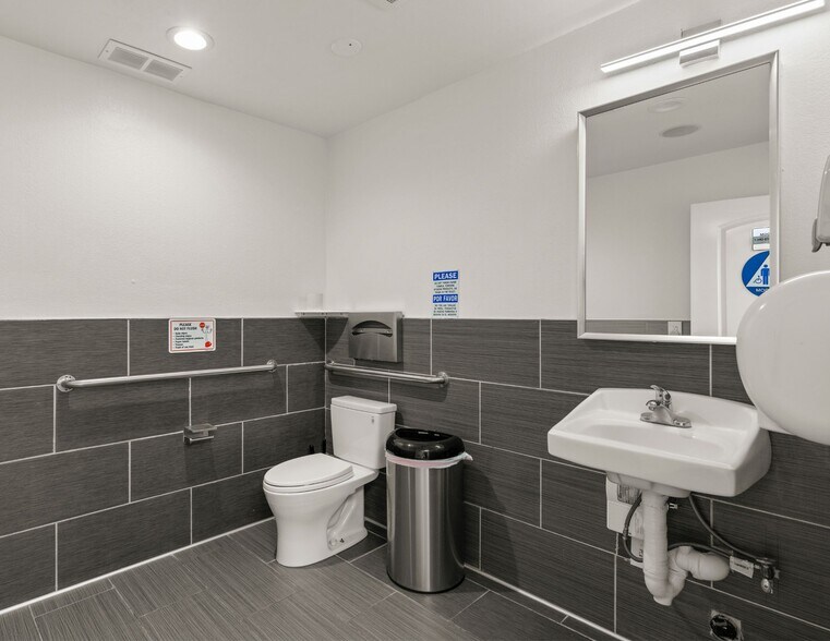 More Photos Of 556 N 1st St, San Jose Medical For Sale