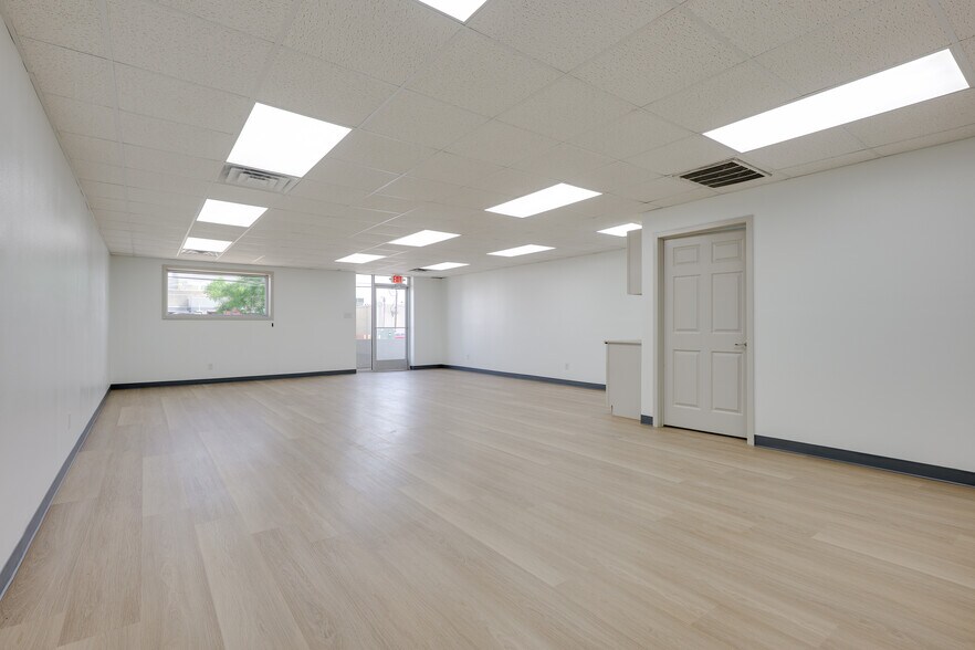 More Photos Of 3250-3254 International Pl, Irving Warehouse For Lease