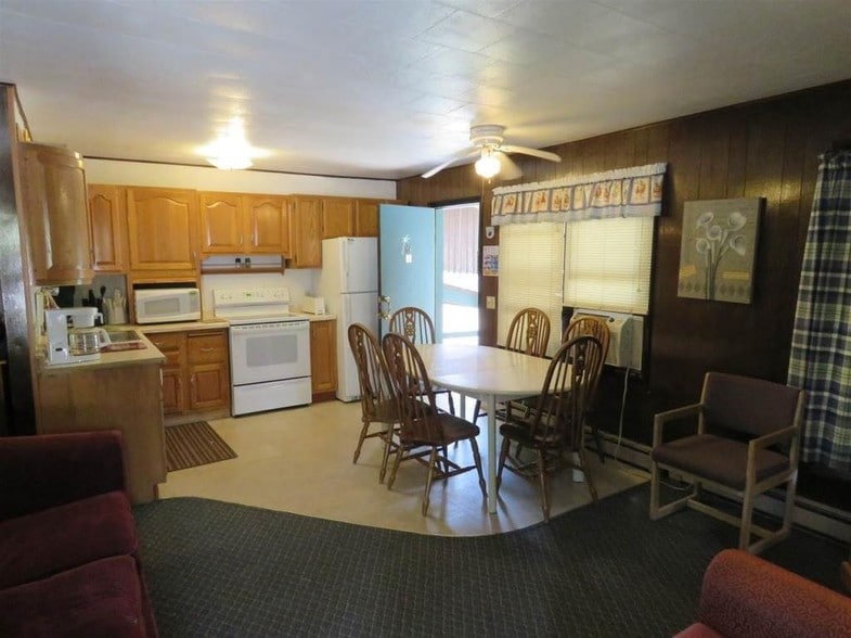 More Photos Of 1080 E Hiawatha Dr, Wisconsin Dells Hotel For Sale