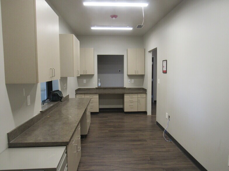 More Photos Of 595 W FM 120, Pottsboro Office For Lease