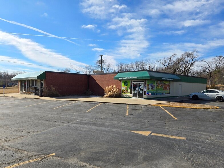 More Photos Of 3702-3708 Beaver Ave, Des Moines Freestanding For Sale