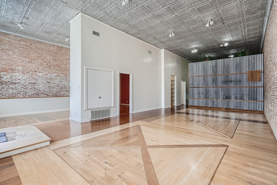 More Photos Of 116 Hoxie St, Coupland General Retail For Sale