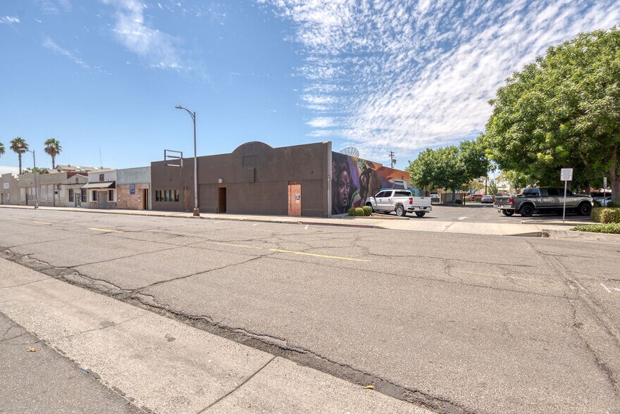 More Photos Of 132 S 1st St, Turlock Storefront For Sale