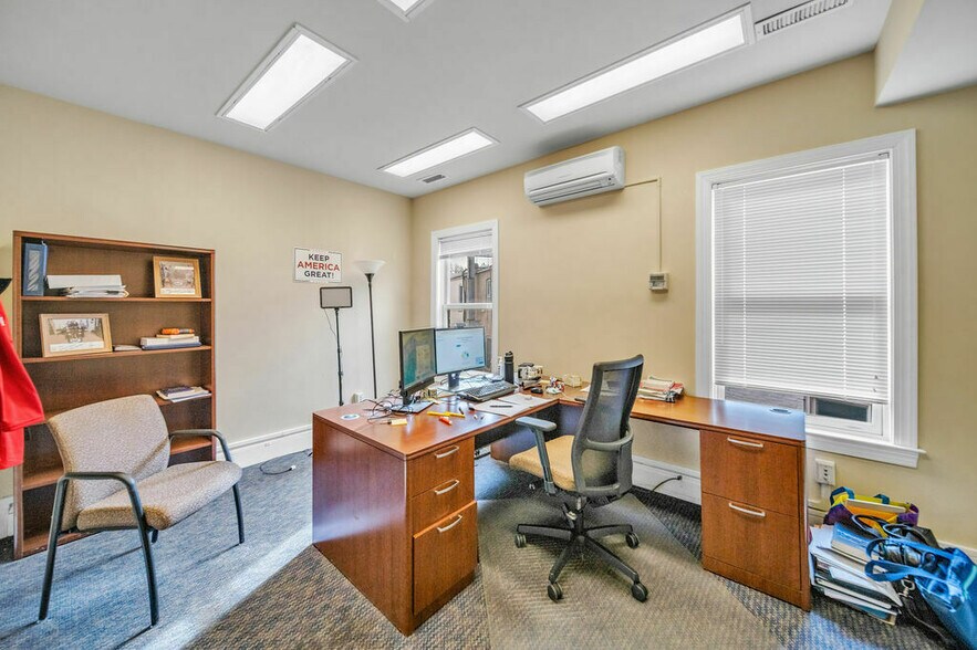 More Photos Of 319-321 D St NE, Washington Office For Lease