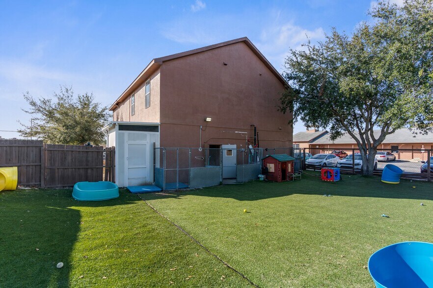More Photos Of 7044 Commercial Way, Weeki Wachee Office For Sale