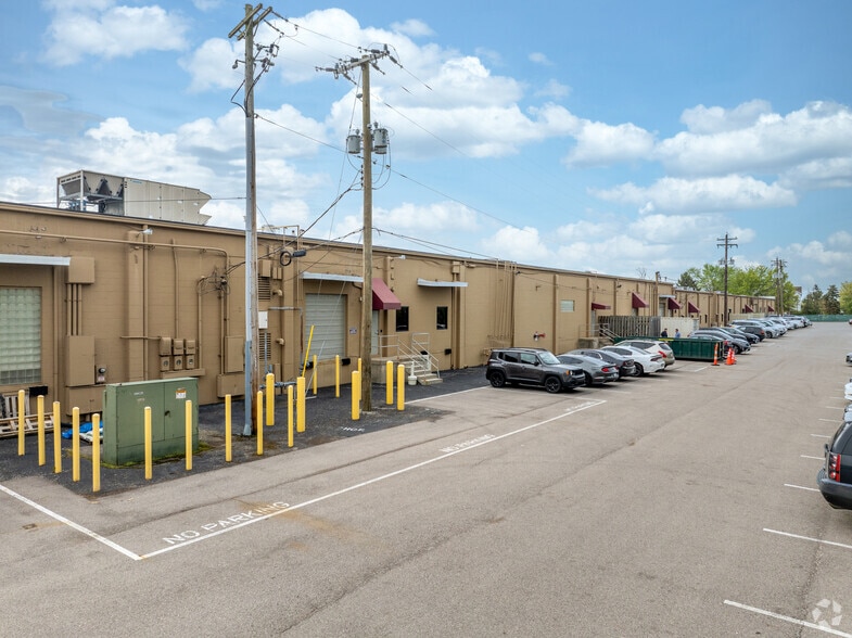 More Photos Of 11325 Reed Hartman Hwy, Blue Ash Flex For Lease