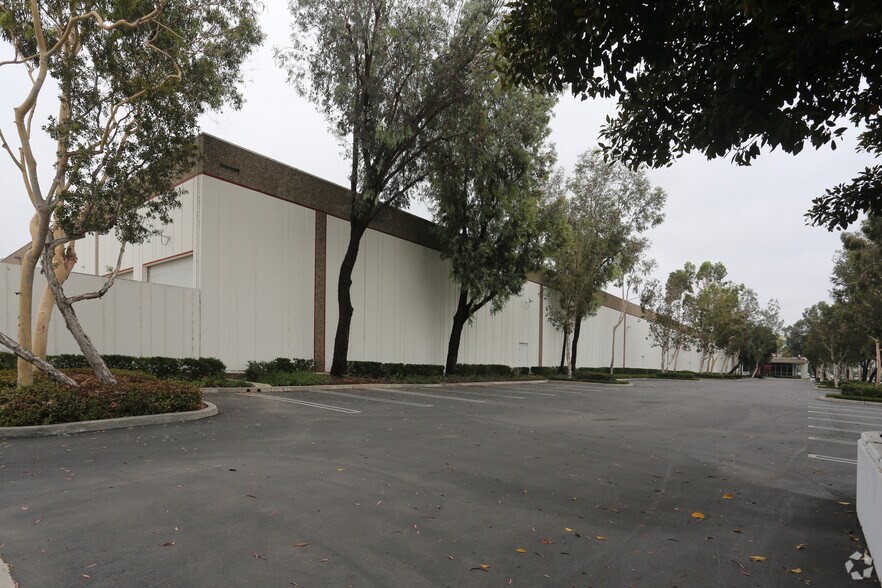 More Photos Of 2323 Main St, Irvine Warehouse For Lease