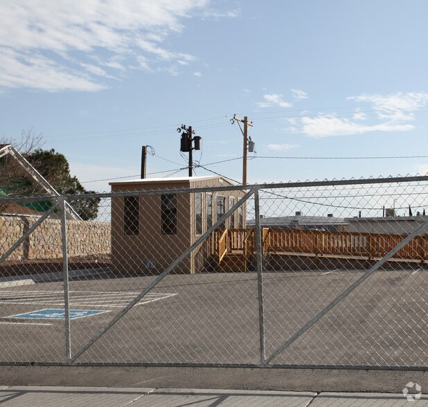 More Photos Of 3314 Dyer St, El Paso Auto Dealership For Lease