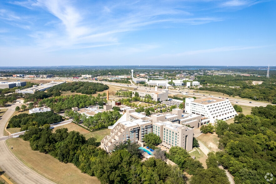 More Photos Of 1301 Solana Blvd, Westlake Unknown For Lease