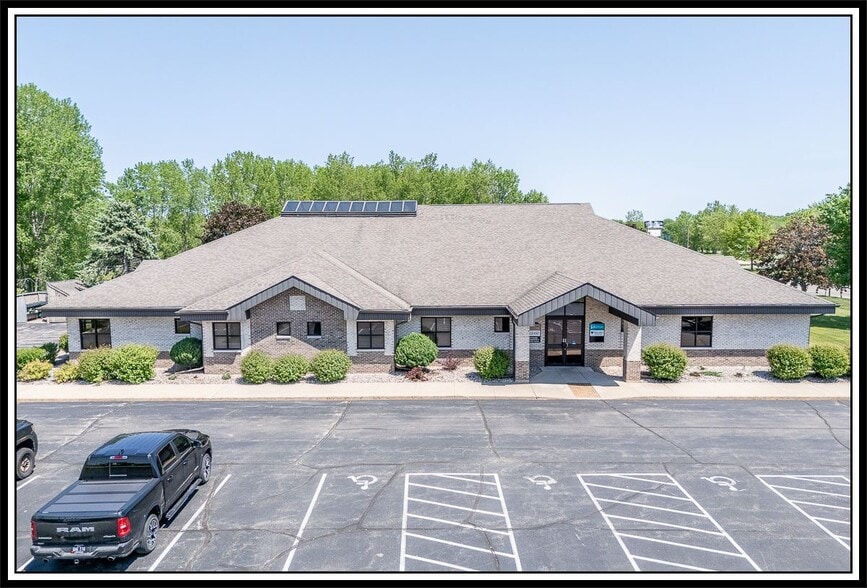Primary Photo Of 1620 N Shawano St, New London Medical For Lease