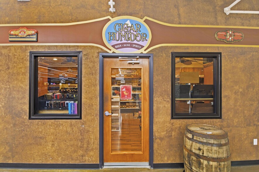 More Photos Of 15745 E Arapahoe Rd, Centennial Storefront For Sale