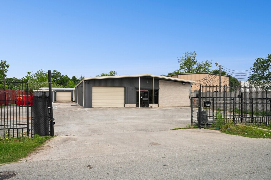 Primary Photo Of 2920 Golfcrest Blvd, Houston Industrial For Lease