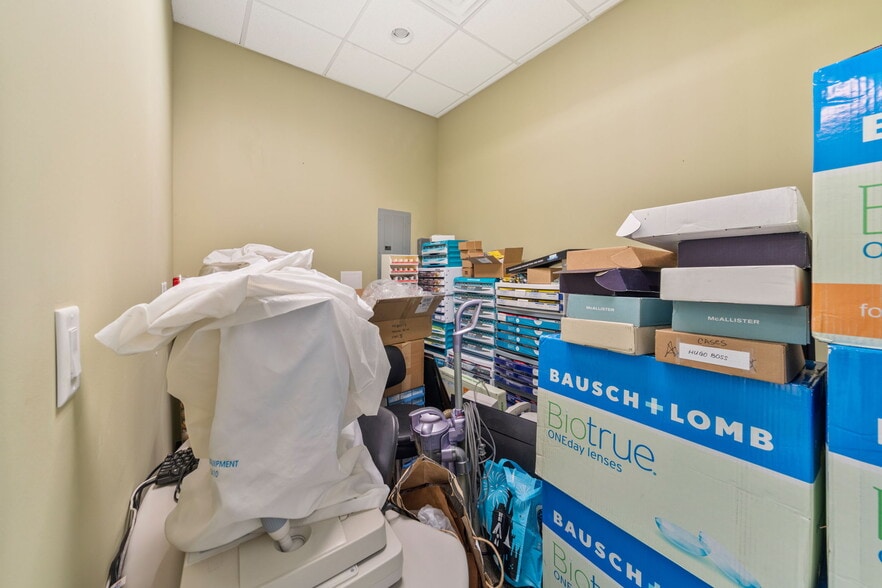 More Photos Of 11602 Lake Underhill Rd, Orlando Flex For Lease