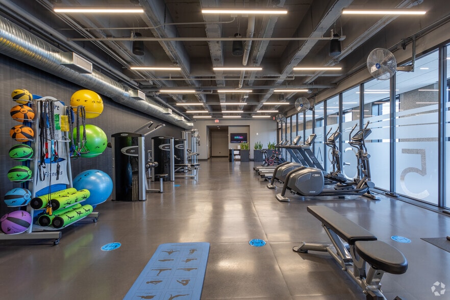 More Photos Of 2345 Grand Blvd, Kansas City Office For Sale