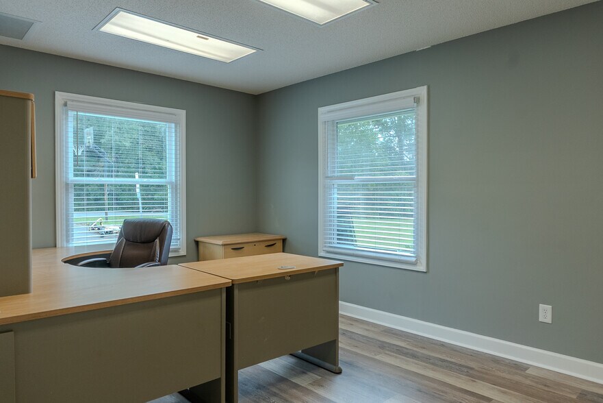 More Photos Of 6504 Burlington Rd, Whitsett Manufacturing For Lease