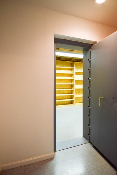 More Photos Of 1201 Old Hopewell Rd, Castalian Springs Showroom For Sale