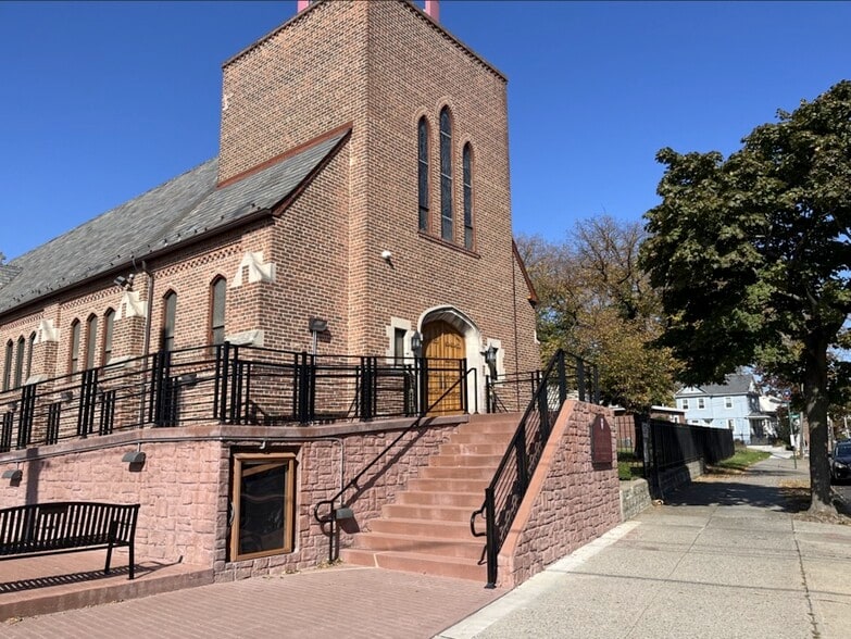 More Photos Of 11642 Farmers Blvd, Saint Albans Religious Facility For Lease
