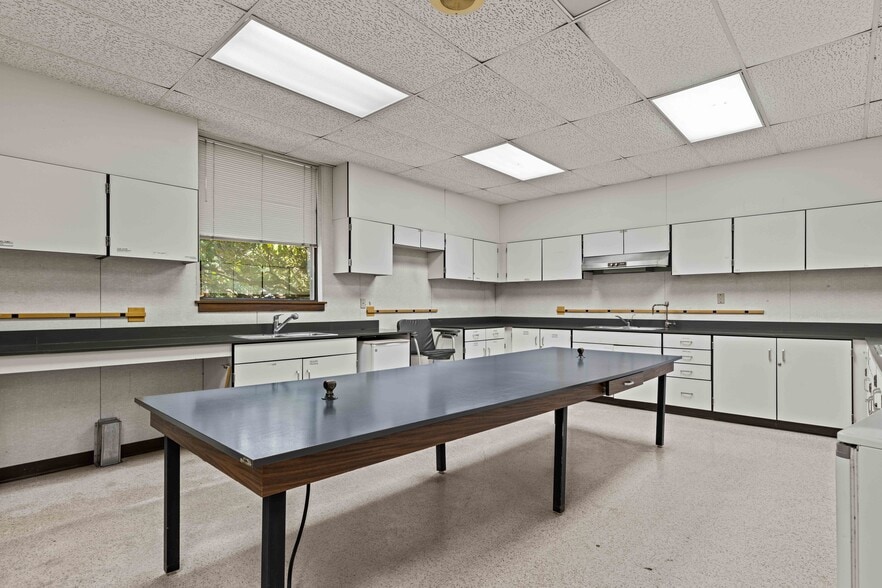 More Photos Of 6 Professional Park Dr, Webster Medical For Sale