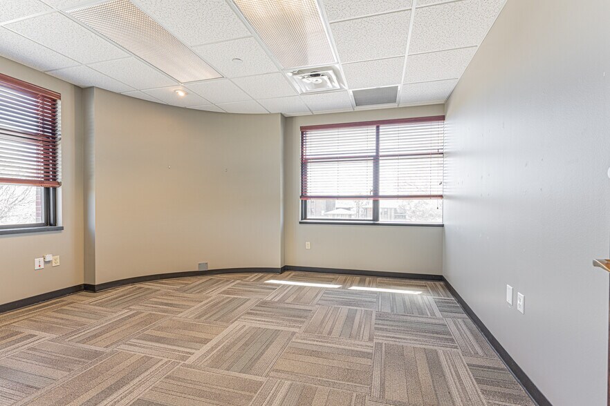 More Photos Of 3550 W Robinson St, Norman Bank For Lease