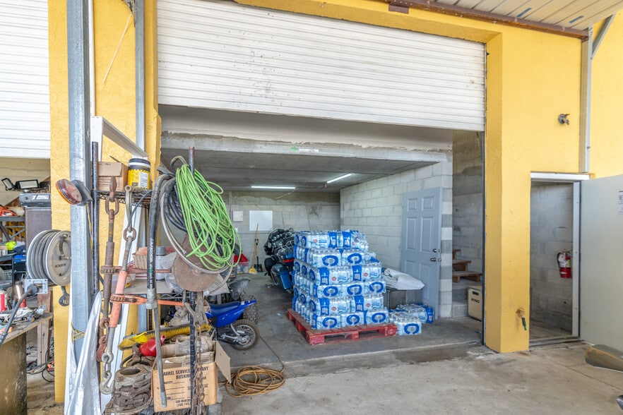 More Photos Of 2700 Evans Ave, Fort Myers Light Manufacturing For Sale