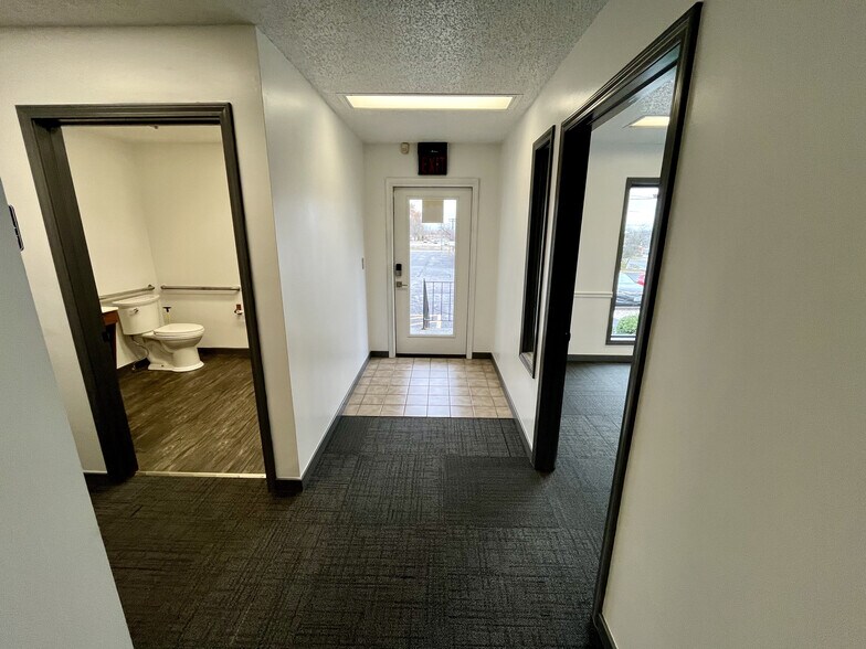 More Photos Of 1759 E Elm St, Springfield Office For Lease